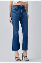 HIDDEN HAPPI DARK WASH FRAYED HEM CROP FLARE