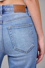 Hidden Medium Light Pintuck Flare