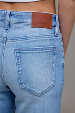 Hidden Medium Wash Mid Rise Stretch Cropped Classic Straight