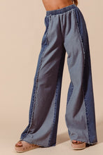 FRONT FRAYED CUT SEAM WIDE LEG WASHED DENIM JEANS