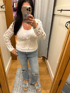 POL Designed in V-neck long sleeve cropped fit cardigan in crochet - Natural or Off White