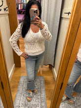 POL Designed in V-neck long sleeve cropped fit cardigan in crochet - Natural or Off White