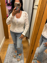 POL Designed in V-neck long sleeve cropped fit cardigan in crochet - Natural or Off White