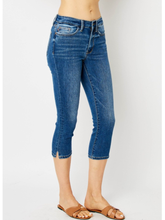 JUDY BLUE CAPRI WITH SIDE SLIT