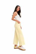 1822 Denim 28" mid Rise Slim Wide Leg Jean W/ Raw Hem In Sunshine Fade