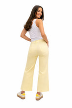 1822 Denim 28" mid Rise Slim Wide Leg Jean W/ Raw Hem In Sunshine Fade