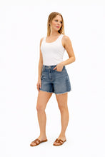 1822 Denim 5" Relaxed Jean Shorts W/ Fray Hem