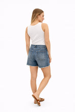 1822 Denim 5" Relaxed Jean Shorts W/ Fray Hem