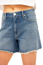 1822 Denim 5" Relaxed Jean Shorts W/ Fray Hem