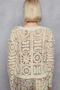POL Designed in V-neck long sleeve cropped fit cardigan in crochet - Natural or Off White