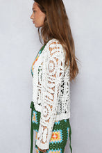 POL Designed in V-neck long sleeve cropped fit cardigan in crochet - Natural or Off White
