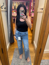 Hidden Medium Wash Mid Rise Stretch Cropped Classic Straight