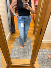 Hidden Medium Wash Mid Rise Stretch Cropped Classic Straight