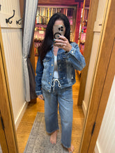 Vervet Distressed Contrast Cropped Classic Denim Jacket