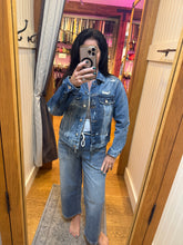 Vervet Distressed Contrast Cropped Classic Denim Jacket