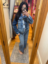 Vervet Distressed Contrast Cropped Classic Denim Jacket