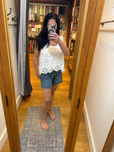 1822 Denim 5" Relaxed Jean Shorts W/ Fray Hem