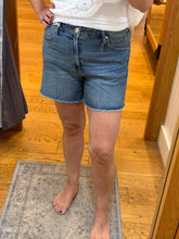1822 Denim 5" Relaxed Jean Shorts W/ Fray Hem