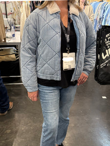 Sherpa Collar Contrast Quilted Denim Jacket - Lt Washed Denim