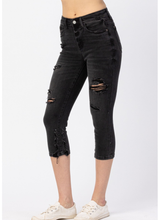 JUDY BLUE HI-WAIST SKINNY CAPRI - BLACK