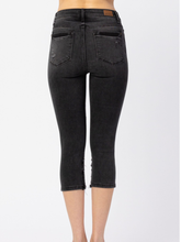JUDY BLUE HI-WAIST SKINNY CAPRI - BLACK