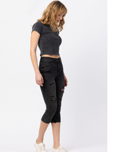 JUDY BLUE HI-WAIST SKINNY CAPRI - BLACK