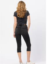JUDY BLUE HI-WAIST SKINNY CAPRI - BLACK