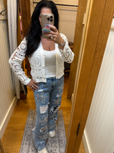 POL Designed in V-neck long sleeve cropped fit cardigan in crochet - Natural or Off White