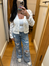 POL Designed in V-neck long sleeve cropped fit cardigan in crochet - Natural or Off White