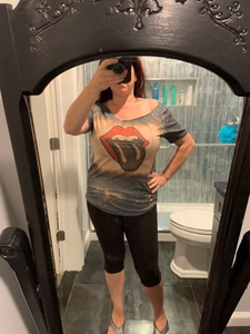 Off the shoulder acid wash tongue LV lips tee 💋