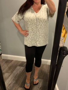 LEOPARD V NECK LOOSE FIT KNIT TOP - LIGHT HEATHER GREY