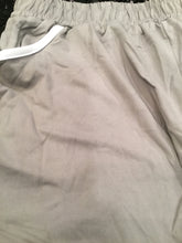 Dolphin shorts with contrast piping and wide pockets - Light Grey
