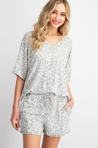 LEOPARD V NECK LOOSE FIT KNIT TOP - LIGHT HEATHER GREY