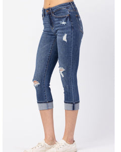PLUS JUDY BLUE MID-RISE CUFFED DISTRESSED CAPRI
