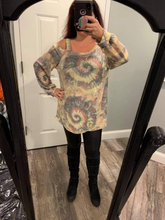 PLUS SIZE PUFF LONG SLEEVE COLD SHOULDER MULTI COLOR PRINT TOP WITH STRAP DETAIL - GREY/YELLOW