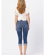PLUS JUDY BLUE MID-RISE CUFFED DISTRESSED CAPRI