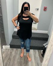 PLUS JUDY BLUE MID-RISE CUFFED DISTRESSED CAPRI