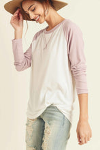 POINTELLE KNIT TOP WITH A ROUND NECKLINE, RAGLAN - LIGHT LILAC.