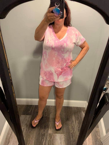 TIE-DYE PRINT TOP WITH A V NECKLINE, SHORT SLEEVES, AND VENTED HEM - Mint/Blue or Pink.