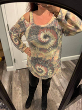 PLUS SIZE PUFF LONG SLEEVE COLD SHOULDER MULTI COLOR PRINT TOP WITH STRAP DETAIL - GREY/YELLOW