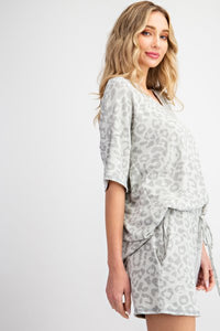 LEOPARD V NECK LOOSE FIT KNIT TOP - LIGHT HEATHER GREY