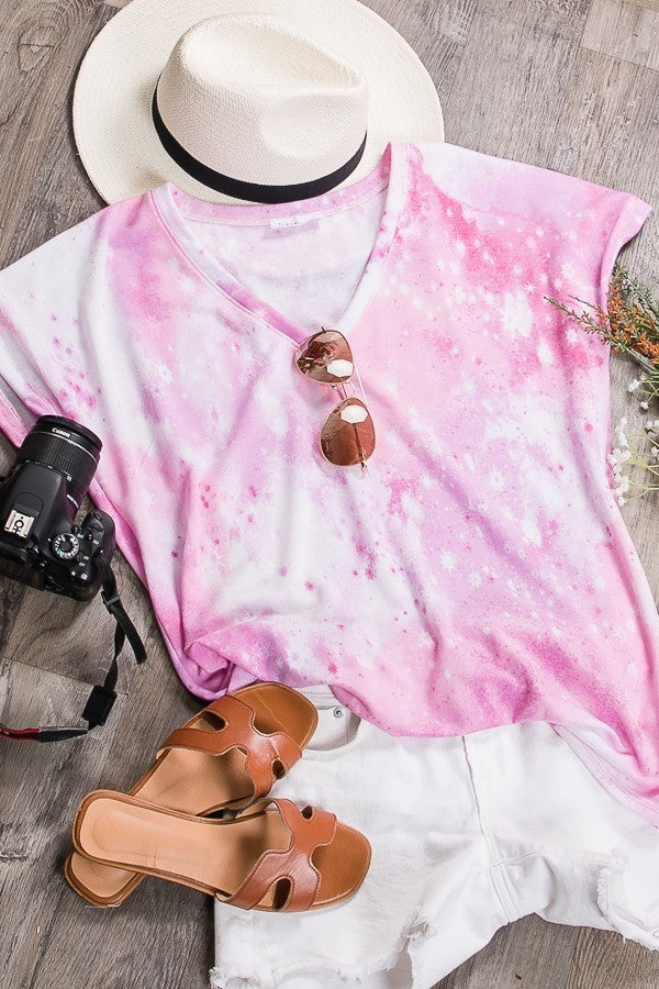TIE-DYE PRINT TOP WITH A V NECKLINE, SHORT SLEEVES, AND VENTED HEM - Mint/Blue or Pink.