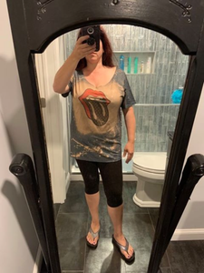 Off the shoulder acid wash tongue LV lips tee 💋