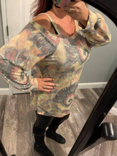 PLUS SIZE PUFF LONG SLEEVE COLD SHOULDER MULTI COLOR PRINT TOP WITH STRAP DETAIL - GREY/YELLOW