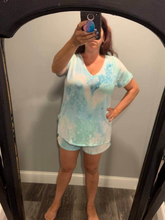 TIE-DYE PRINT TOP WITH A V NECKLINE, SHORT SLEEVES, AND VENTED HEM - Mint/Blue or Pink.