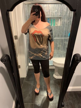 Off the shoulder acid wash tongue LV lips tee 💋