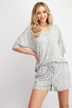 LEOPARD V NECK LOOSE FIT KNIT TOP - LIGHT HEATHER GREY