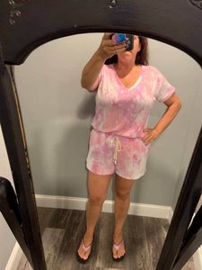 TIE-DYE PRINT TOP WITH A V NECKLINE, SHORT SLEEVES, AND VENTED HEM - Mint/Blue or Pink.